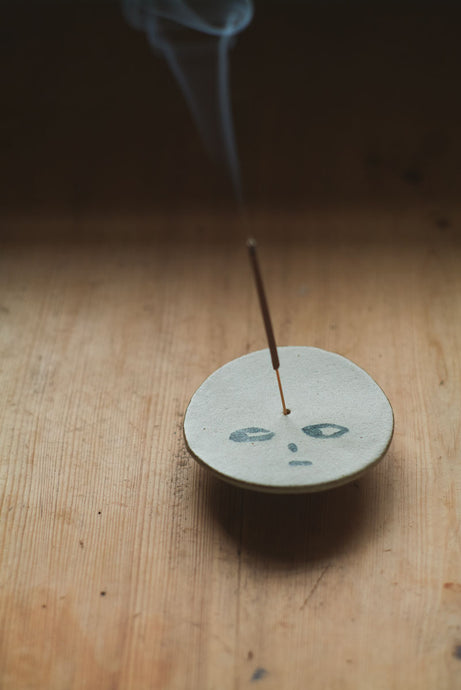 INCENSE HOLDER WITH CONIC BASE